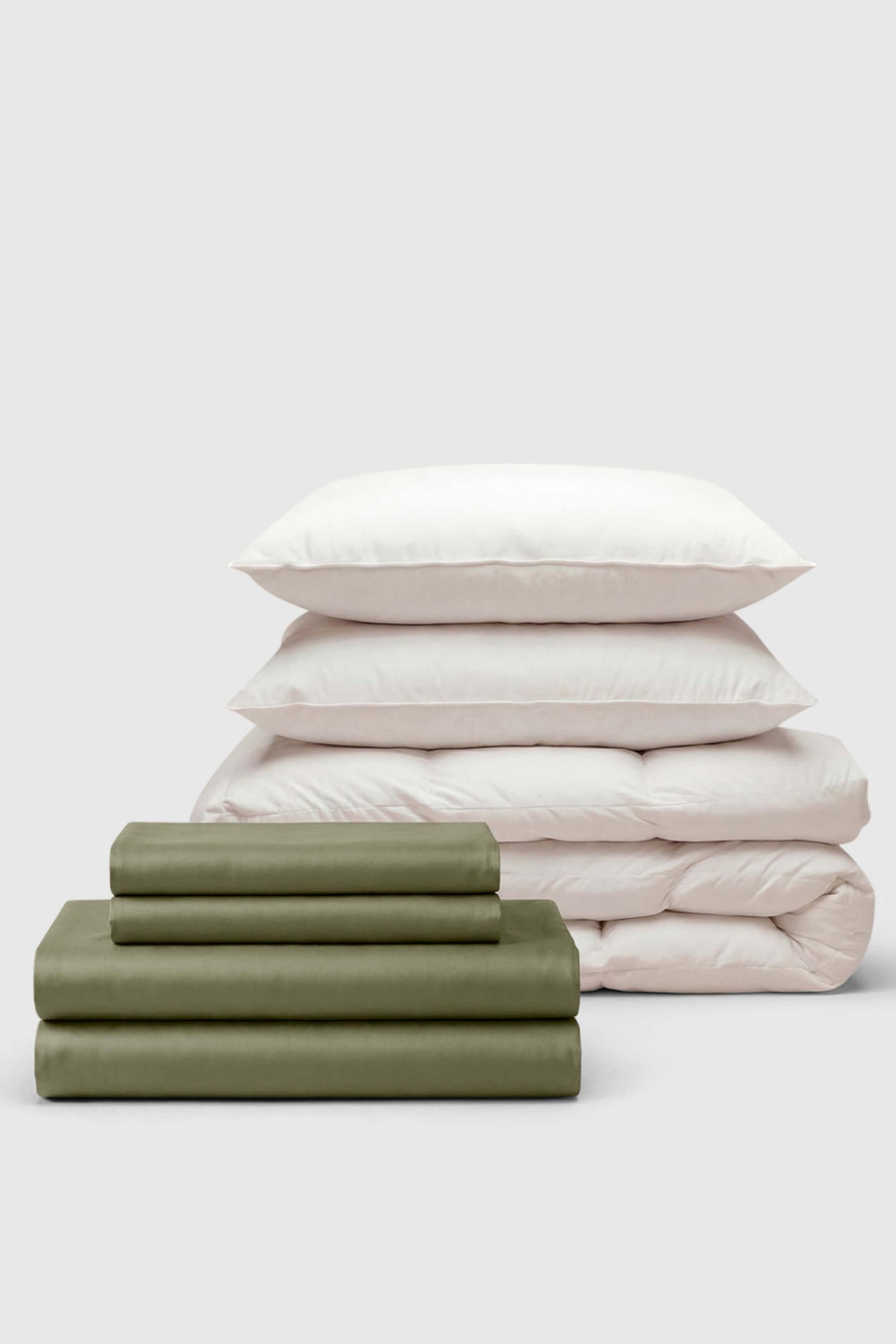 Bedable sateen bedding set with duvet and pillows in green