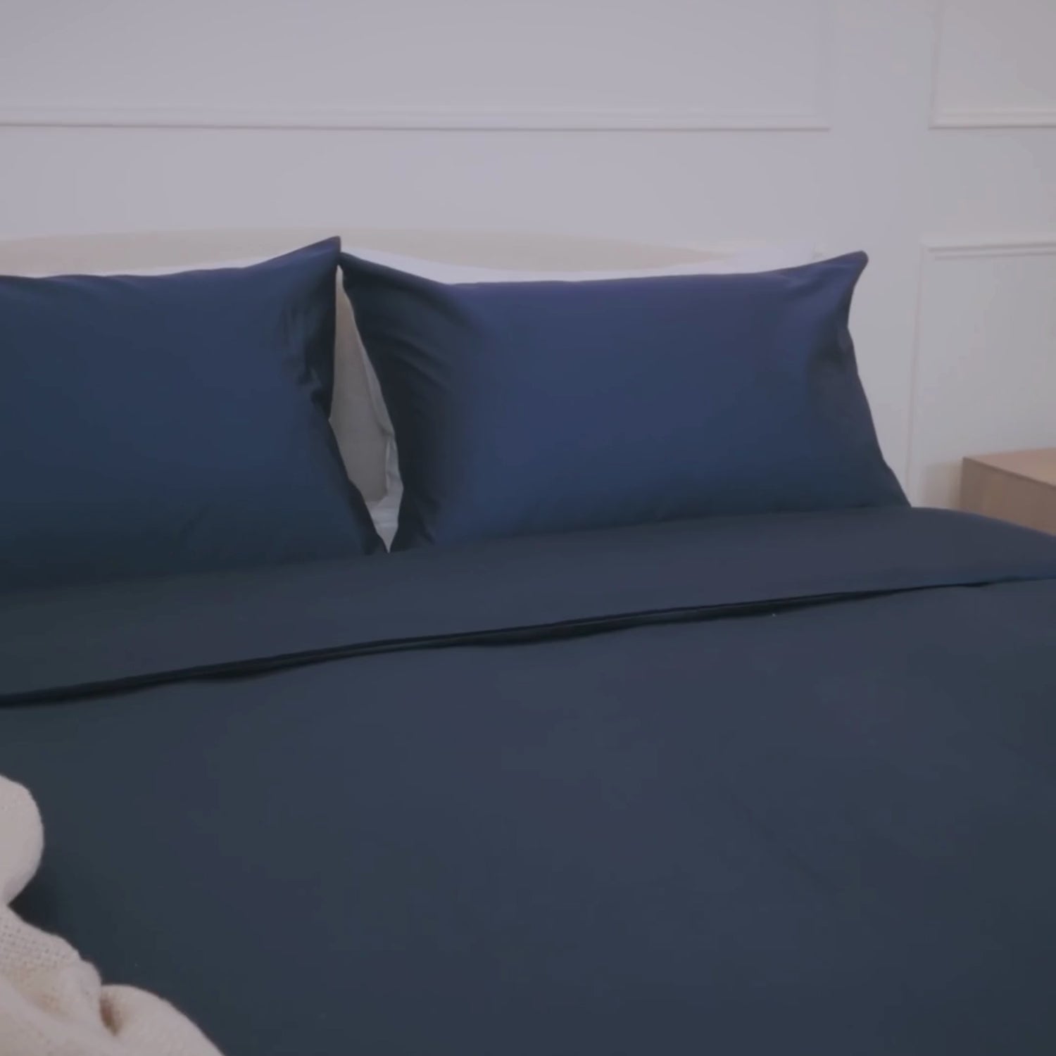 Load video: Sateen Duvet Cover Set