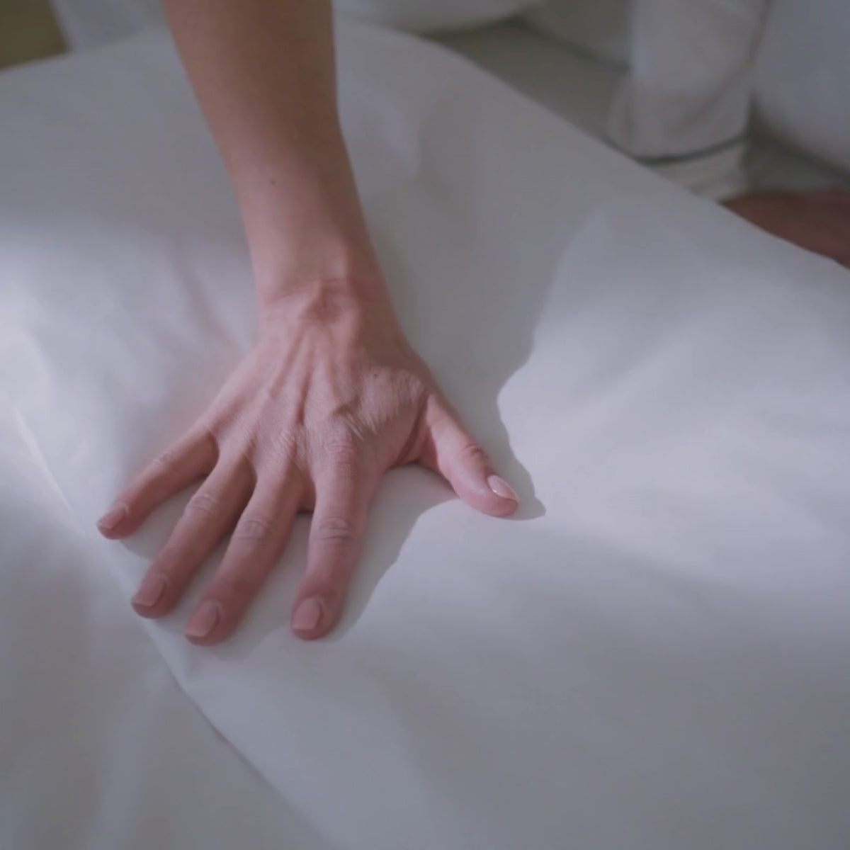 Load video: Sateen Luxe Bedding Set